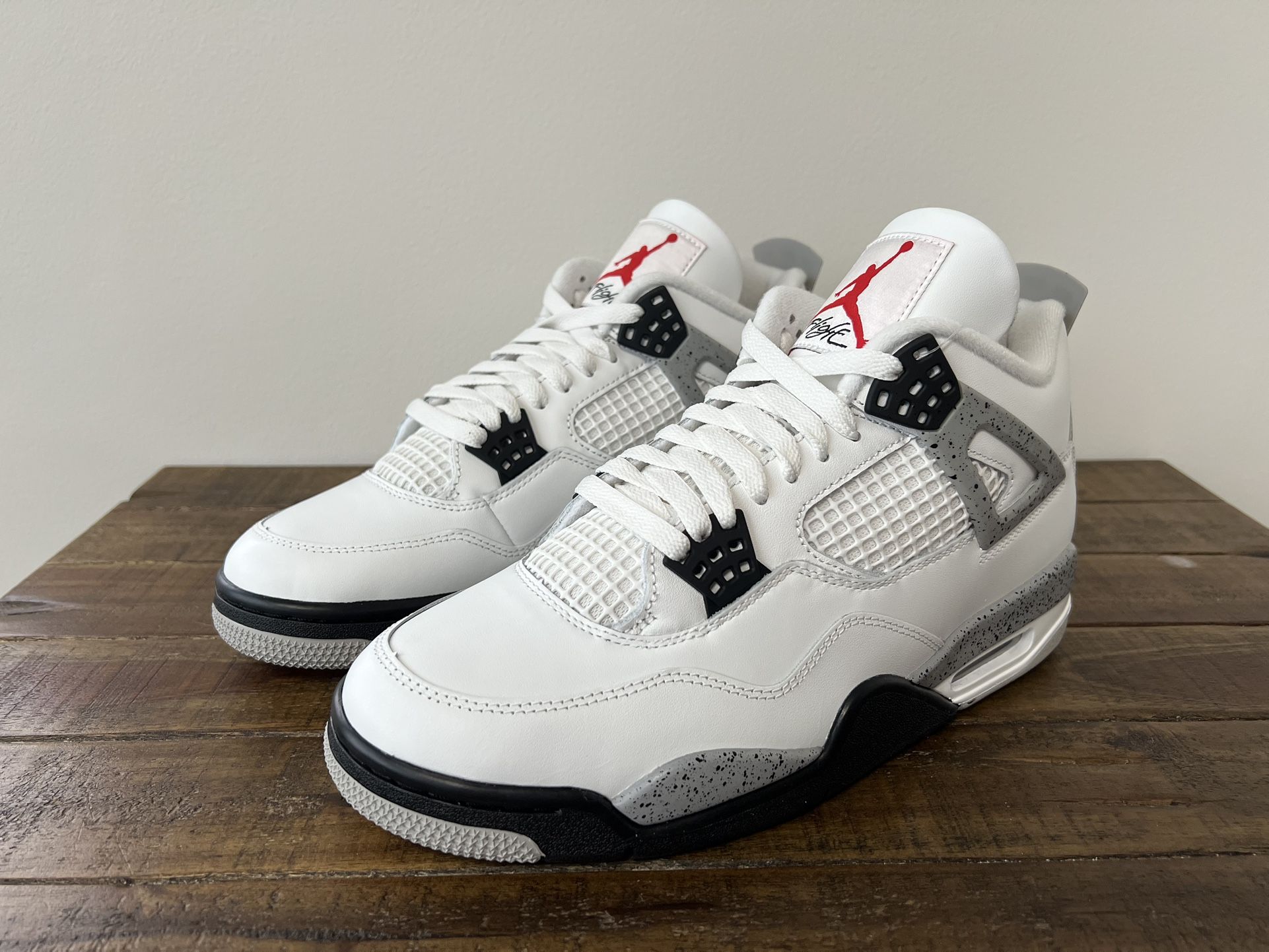 Air Jordan 4 ‘White Cement’ Size 10 Mens DS Brand New