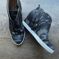 Paolo Wedge Camouflage Sneaker Size 9.5 Women ankle 