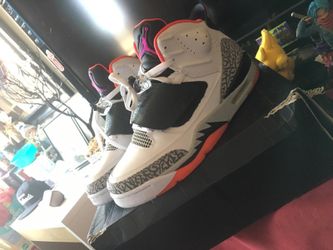 Brand new , never worn 10/10. Jordan's size 10 1/2