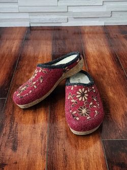 Taos Burgundy Floral Wool Felt Comfort Clogs Slippers EU 38 US 7 Cozy Embroidered