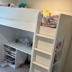 Bed / Desk