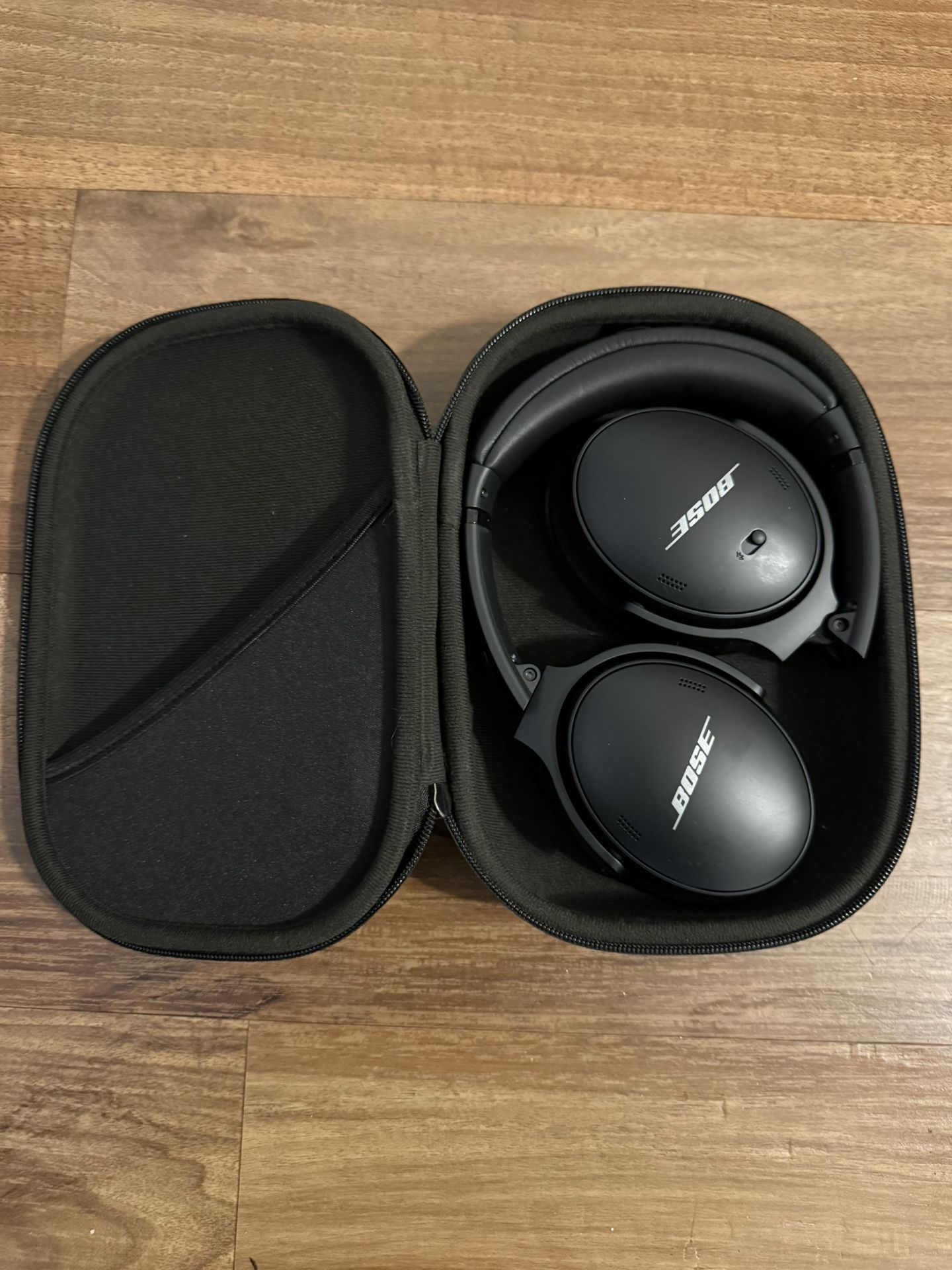 Bose QuietComfort 45 Headphones in Excellent Condition