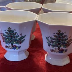 Vintage NIKKO CHRISTMASTIME Collection of Footed Mugs in a set of 4