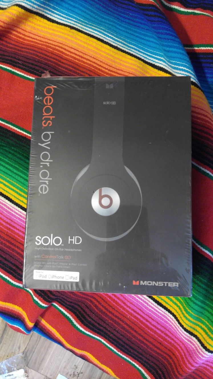 Beats by de. Dre Solo HD headphones