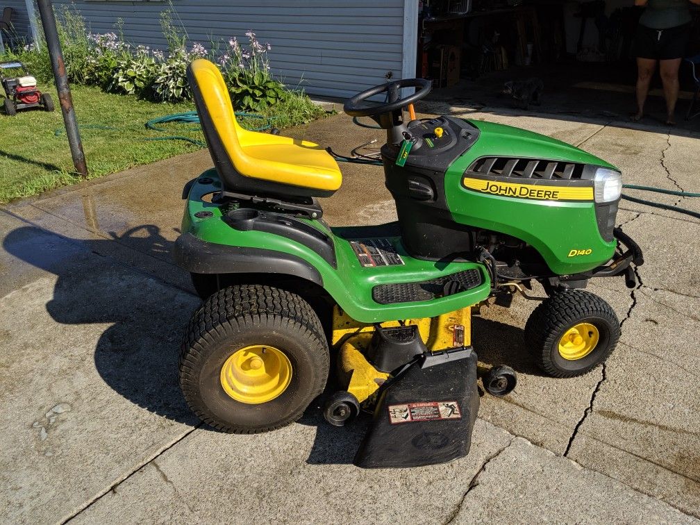 2013 John Deere D140