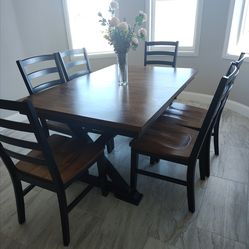 Extended Dining table, seats 6