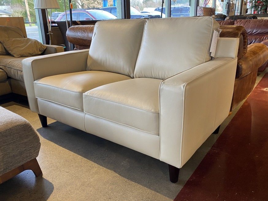 NEW! Abbyson Devon & Claire Miranda Leather Loveseat RXV-6637-CRM-2