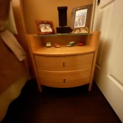 Elegant Light Brown Bedroom Set with Mirror and Glass Top