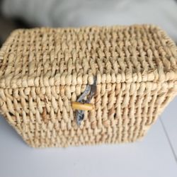 Woven Storage Basket With Lid And Clasp