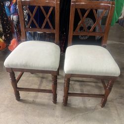 Set 2 42” tall  counter height wood bar stools cushions need to be cleaned see pics pu Willow Grove