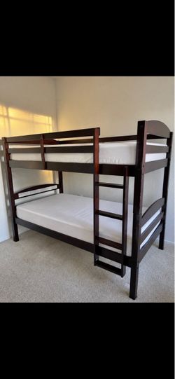 Bunkbed with mattresses