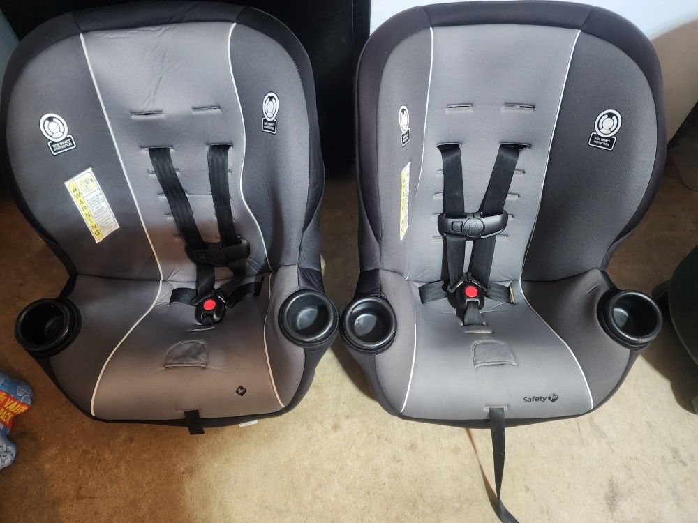 2 Safety 1st Car Seats (Read Description Section 1st)