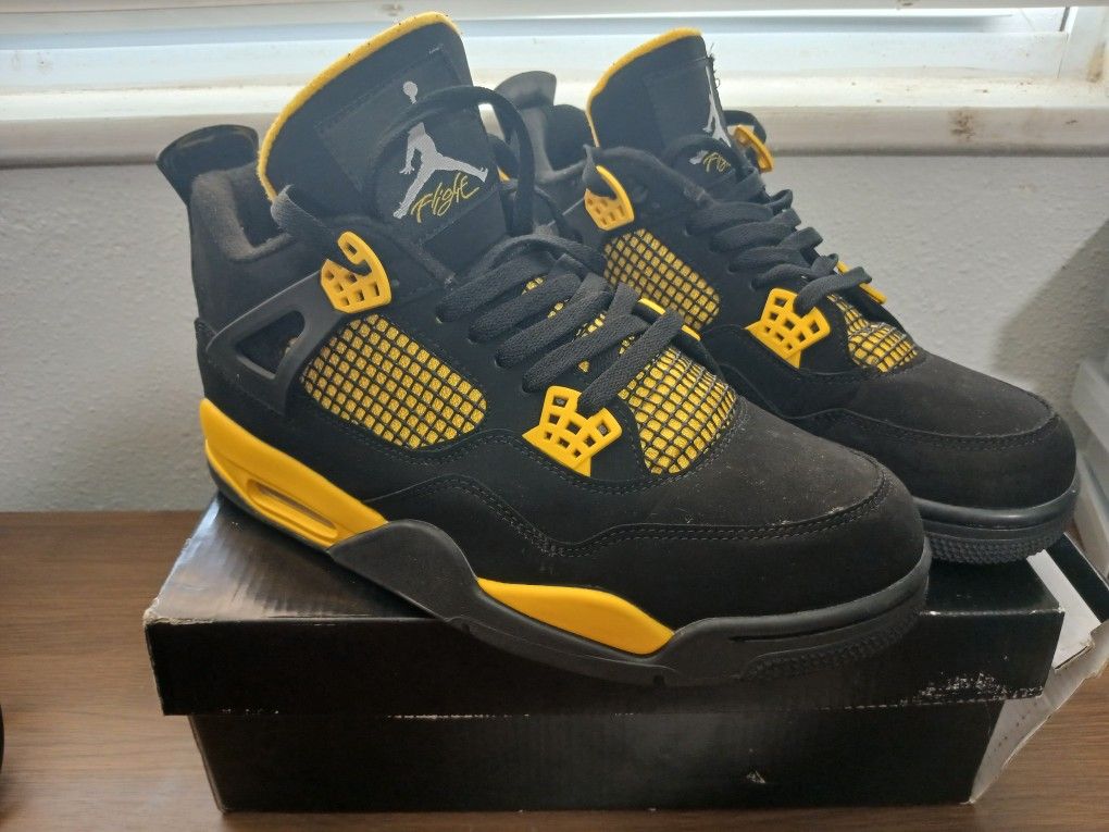 Jordan 4 Retro Thunder Size 10