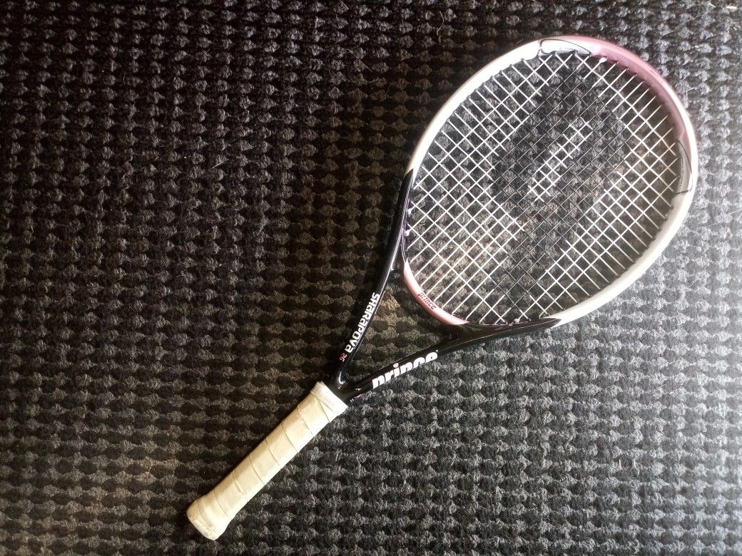 prince sharapova tennis racket light weight & nice shape