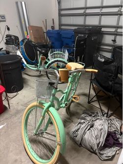 Huffy Deluxe Cruiser Bike mint green