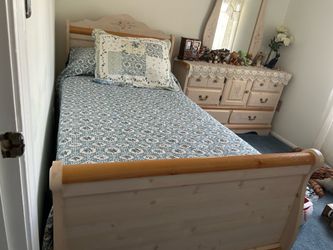 Twin bedroom set