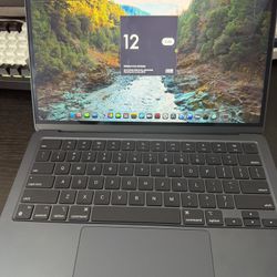 2024 MacBook Air M3 (13”) • 16GB RAM • Like New • Fast & Ready”