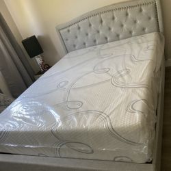 Queen Size Memory Foam Gel New 