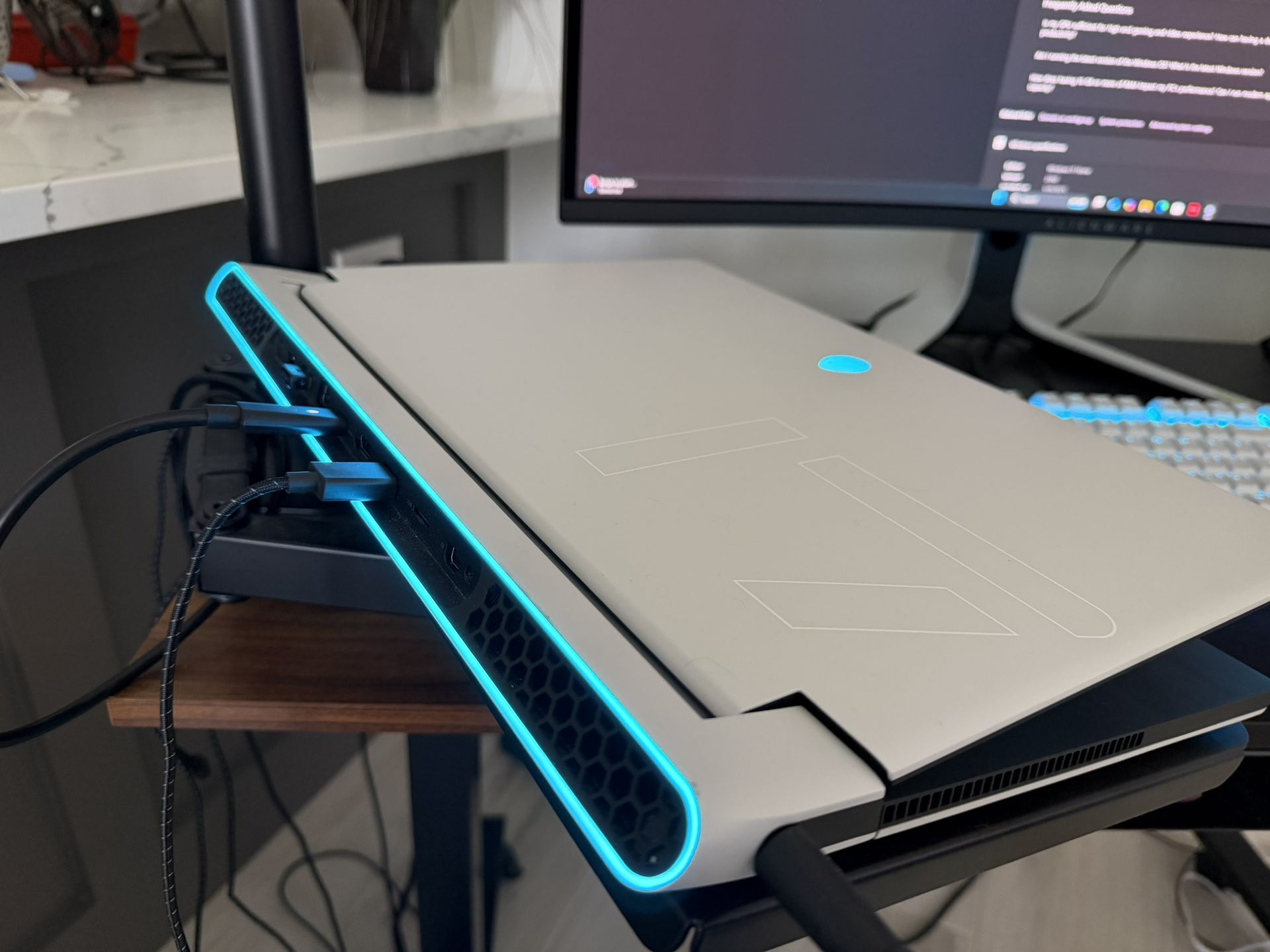 Dell Alienware X17 R2 With Alienware 34” Curved Gaming Monitor