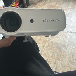 Vankyo Projector