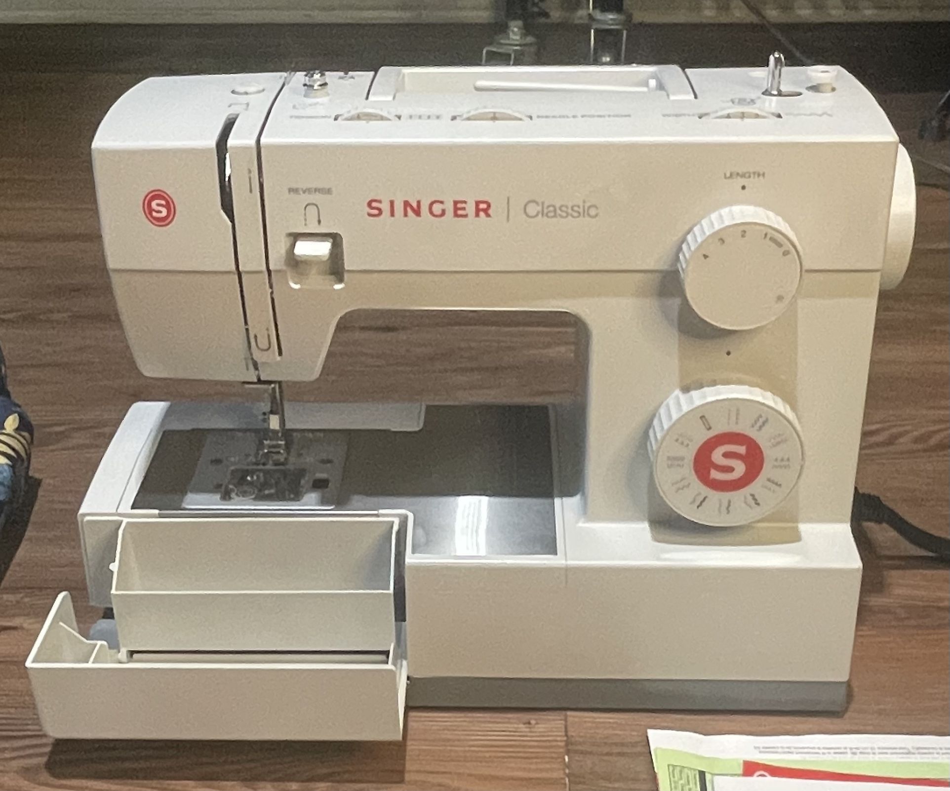 Brand New Singer Sewing Machine with Dust Cover.