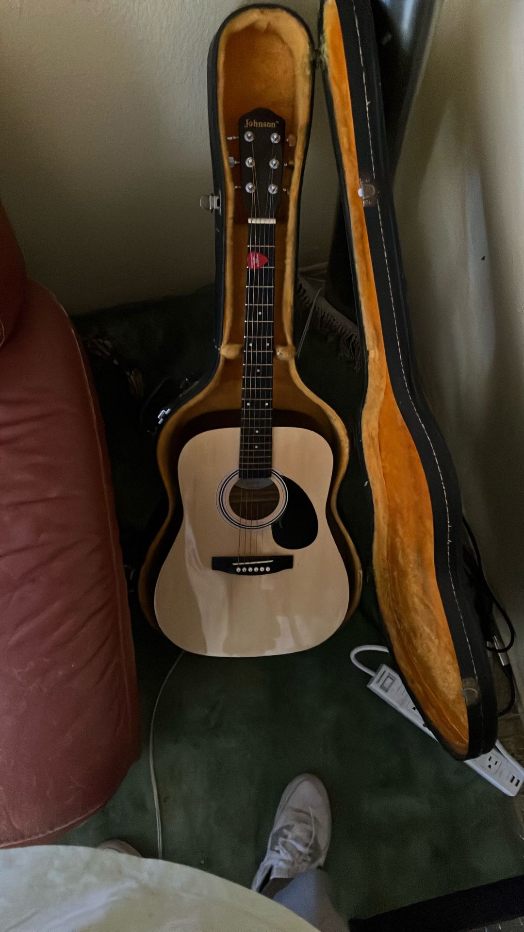 Johnson acoustic Guitar