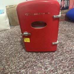 Mini Fridge 