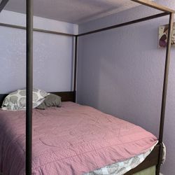 Four Post Wood Frame Bed And Matress