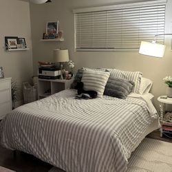 Queen Mattress And Base 