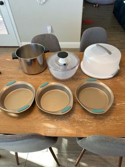 Kitchen items & cake holder