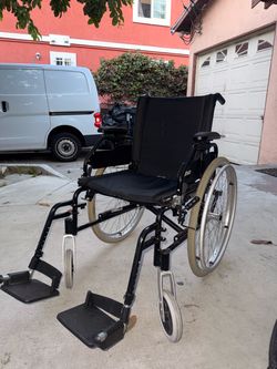 Drive Medical Lynx Ultra Lightweight Wheelchair