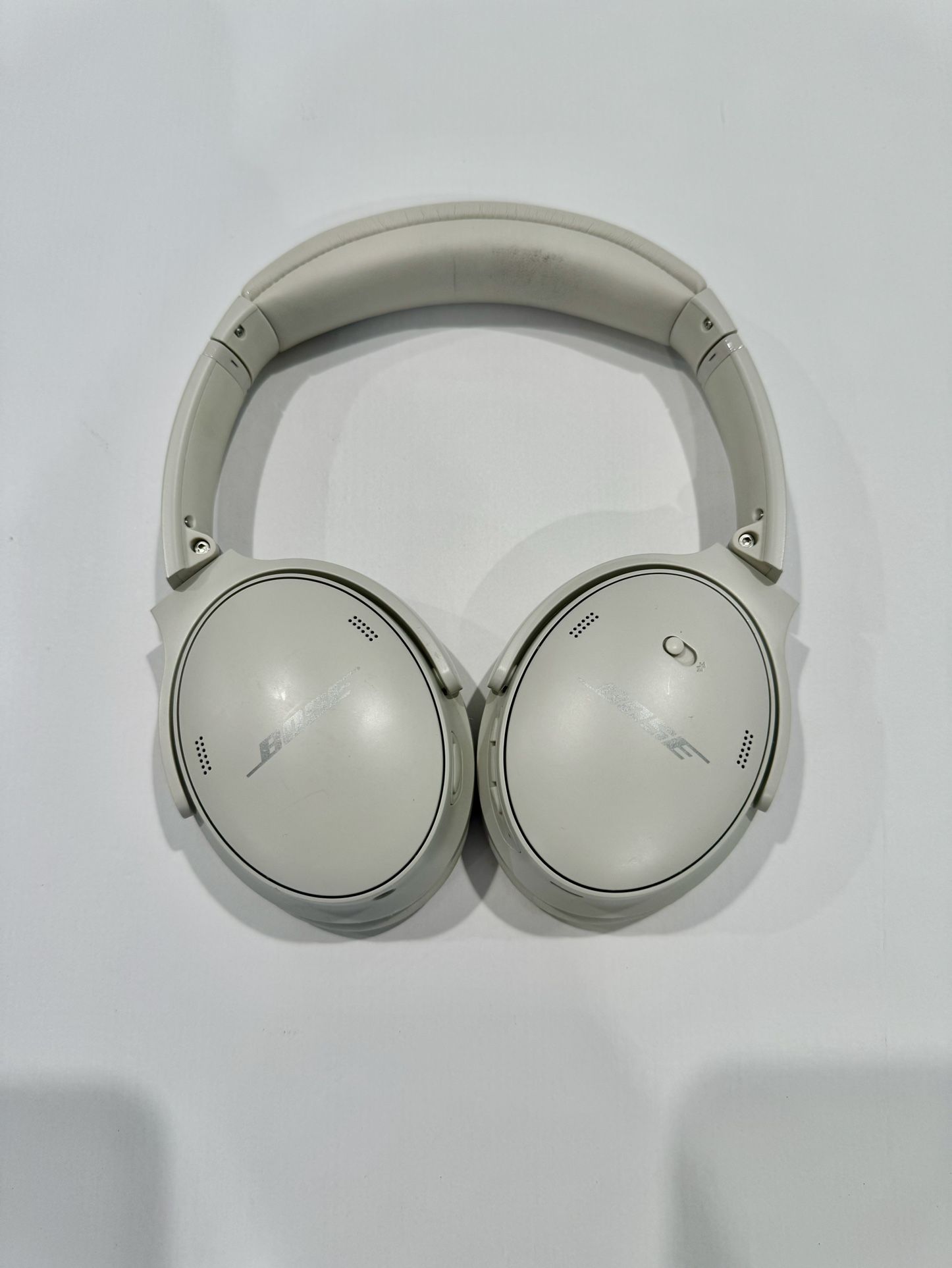 Beautiful Bose Quiet Comfort Headphones In White (Good Condition)