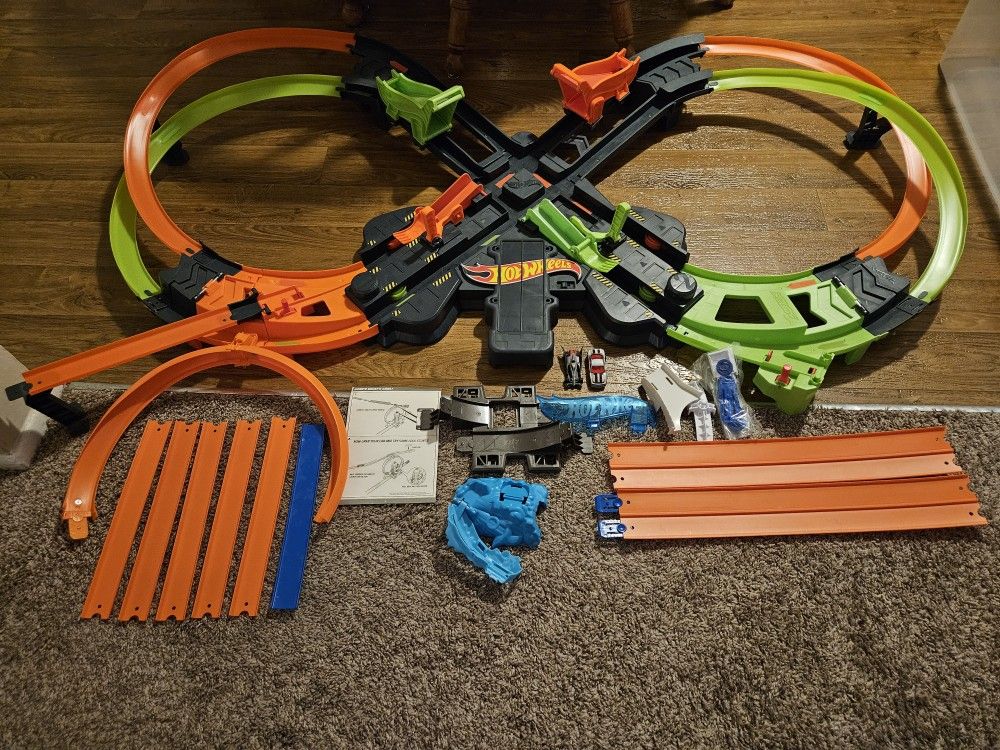 Hot Wheels Colossal Crash Track Playset