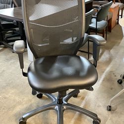 Mesh office chair