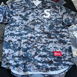 Supreme shirt size XL