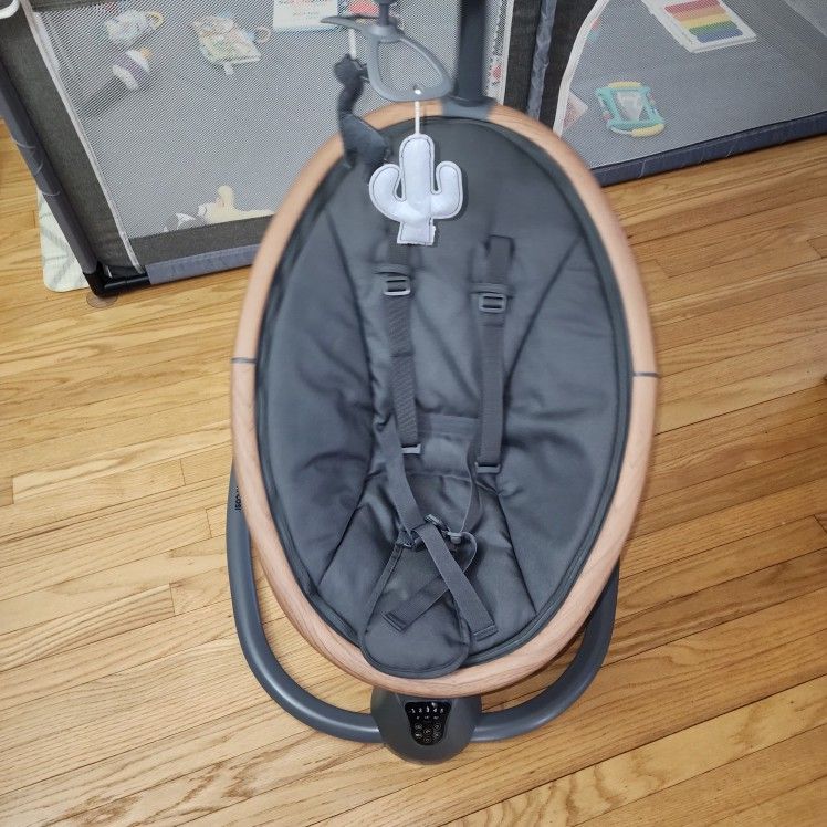 Munchkin Baby Swing – Modern Wood Frame