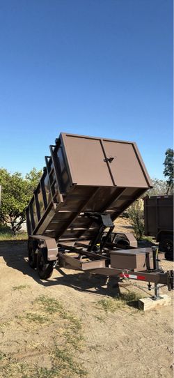 Scissor hoist dump trailer