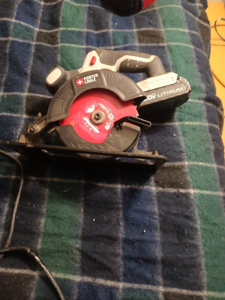 Porter Cable 5 1/2 In Battery Operated Saw
