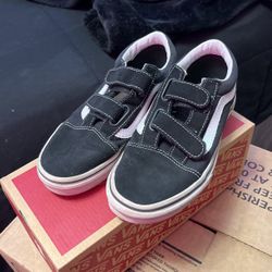 Black classic strap on vans