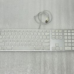 Apple Keyboard with Numeric Keypad Model A1243 ~ 2007 ~ Excellent Condition