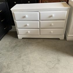🥰DRESSERS AND CHESTS IN WHITE COLOR-SOLID WOOD $199 EACH ONE🥰