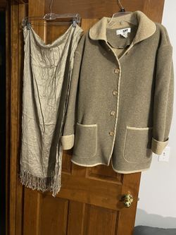 City spirit collection women’s medium winter jacket with scarf