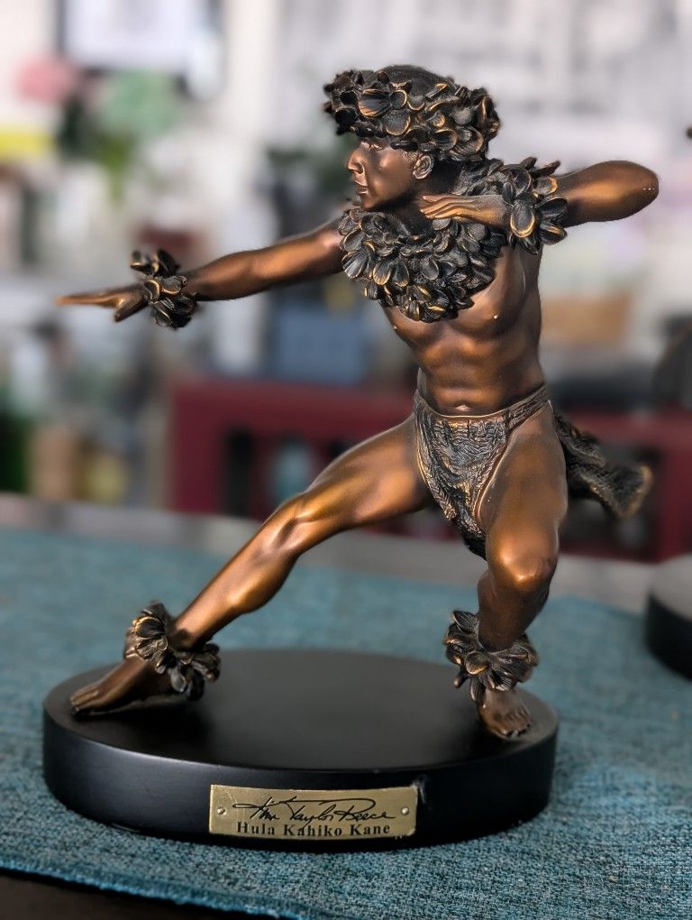 Kim Taylor Reece Resin Statue: Hula Kahiko Kane