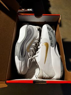 New Nike IsoFly (GS) White/Metallic Gold/Cool Grey Size 5Y – New in Box