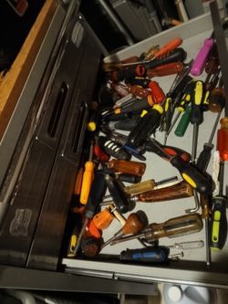 Large Mixed Lot of Screwdrivers