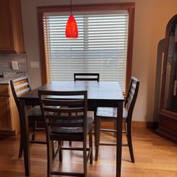 Bar top table: 4’x4’ with 4 chairs 