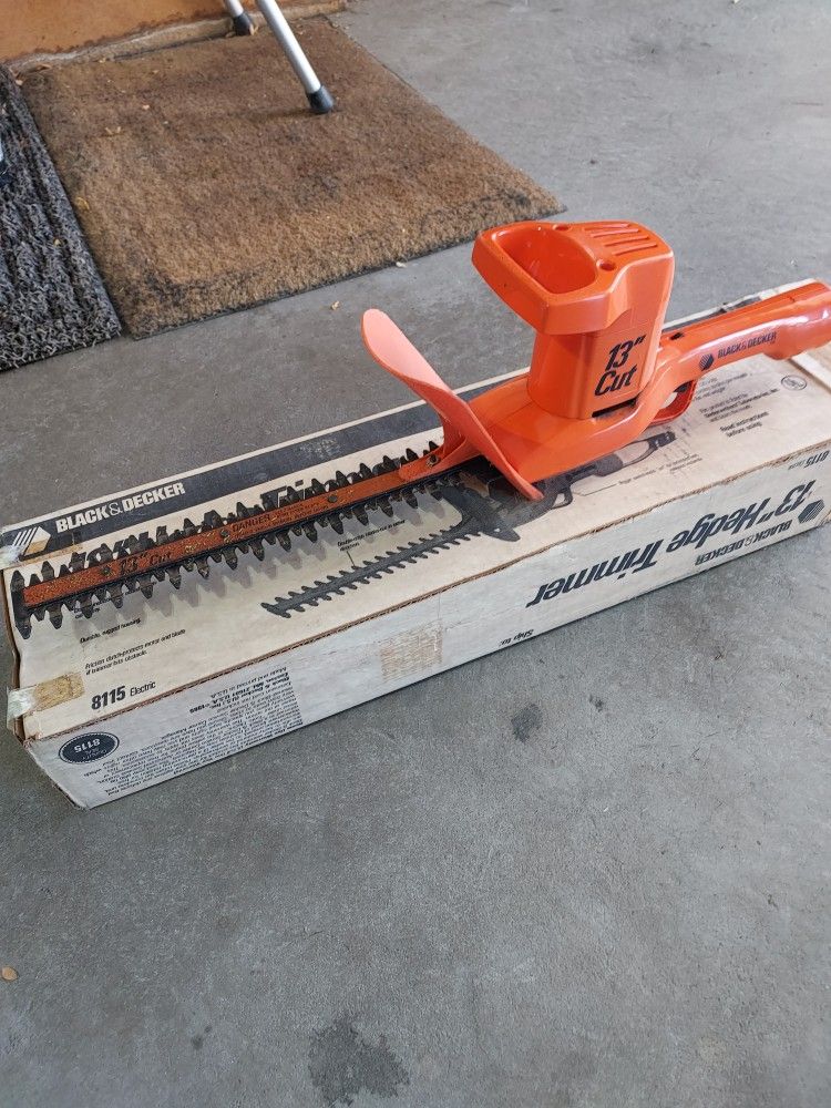 13" Black And Decker Hedge Trimmer
