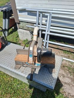 DeWault Power Miter Box 10in cut