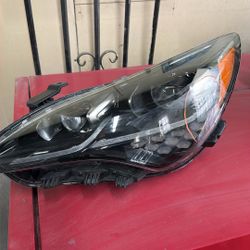 Kia Stinger Driver’s Side Headlamp 