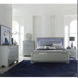 Bob’s Silver King Size Bedroom Set 